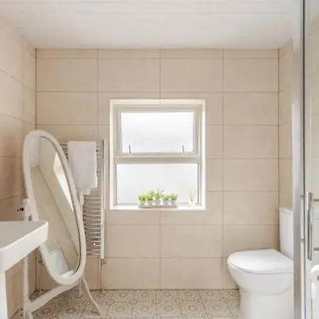 Doorstep To The Burren 게스트하우스 고트